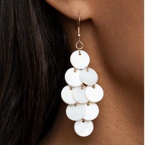 NWT White & Gold Earrings(Last One)